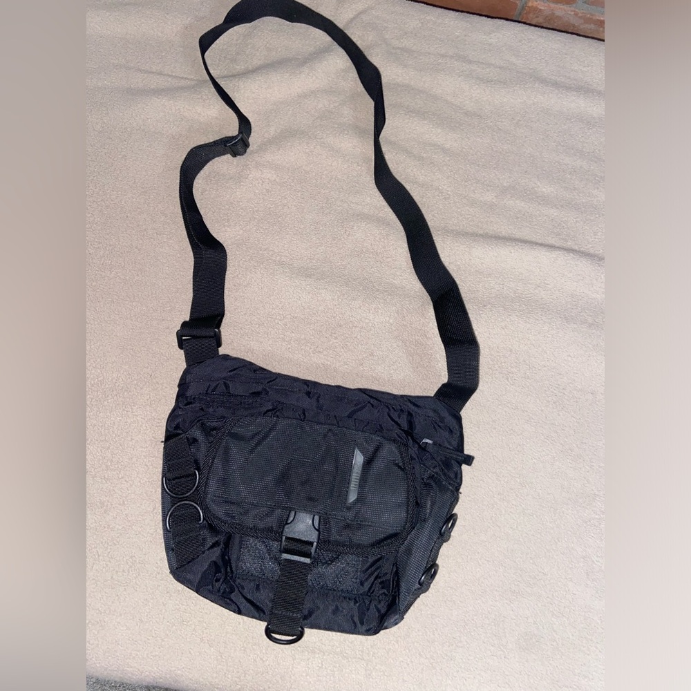 Roots black crossbody adjustable bag